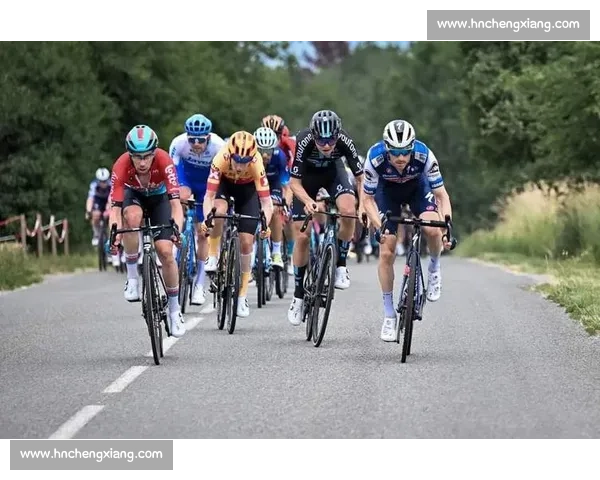 季后赛焦点对决:广东鏖战四川谁能笑到最后揭示联盟格局变动 季后赛焦点对决:广东鏖战四川谁能笑到最后揭示联盟格局变动